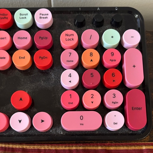 Colorful Retro Keyboard - Picture 3 of 7